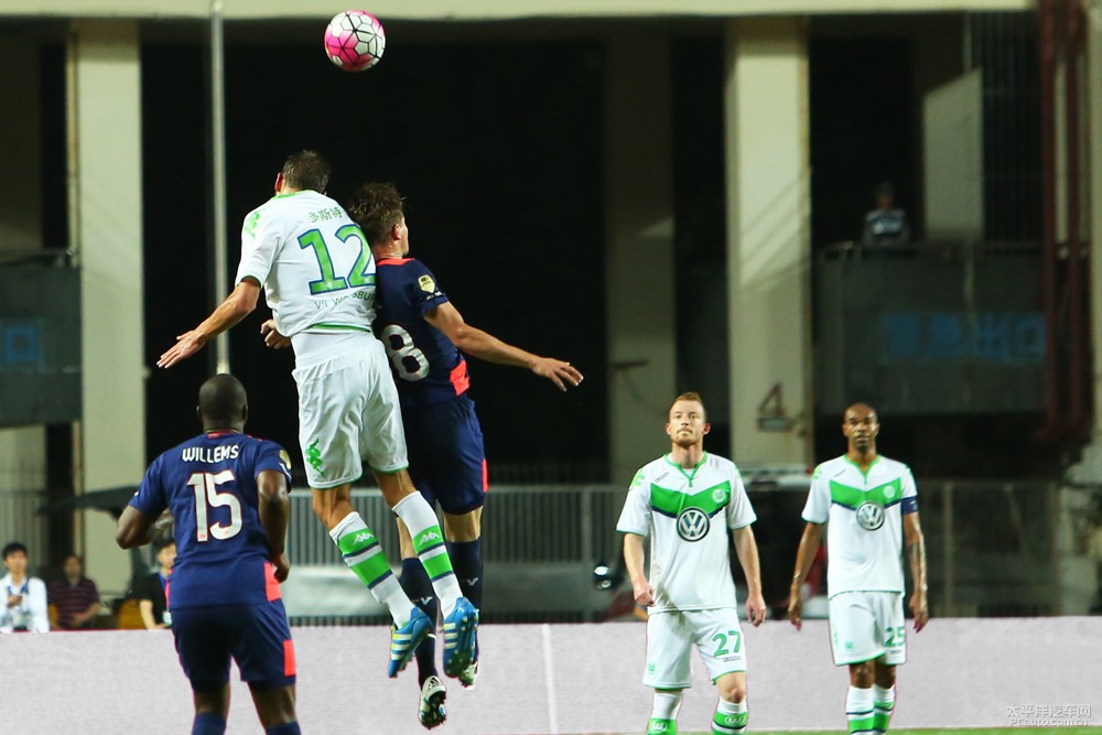 好博体育-埃因霍温发布备战花絮，清晨刷新队史纪录，德国杯任务艰巨，纪律约束更严格