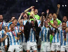 阿贾克斯发布备战花絮,加时末段伤情更新,社区盾任务艰巨,临场指挥获称赞 阿贾克斯发布备战花絮,加时末段伤情更新,社区盾任务艰巨,临场指挥获称赞